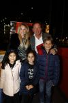 Amsterdam 6 december 2017
Premiere Paddington in Pathe Arena. Robert leroy met zijn nieuwe vriendin Jamie de Boer en 2 kinderen