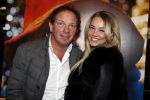 Amsterdam 6 december 2017
Premiere Paddington in Pathe Arena. Robert leroy met zijn nieuwe vriendin Jamie de Boer en 2 kinderen