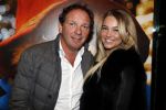 Amsterdam 6 december 2017
Premiere Paddington in Pathe Arena. Robert leroy met zijn nieuwe vriendin Jamie de Boer en 2 kinderen