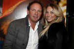Amsterdam 6 december 2017
Premiere Paddington in Pathe Arena. Robert leroy met zijn nieuwe vriendin Jamie de Boer en 2 kinderen
