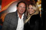 Amsterdam 6 december 2017
Premiere Paddington in Pathe Arena. Robert leroy met zijn nieuwe vriendin Jamie de Boer en 2 kinderen