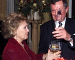 Amsterdam, 21 december 1999
Rita Reijs 75 jaar

Tom Westermeijer Sr. met Rita Reijs die huilt

PETER SMULDERS BV