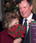 Amsterdam, 21 december 1999
Rita Reijs 75 jaar

Tom Westermeijer Sr. met Rita Reijs huilend

PETER SMULDERS BV