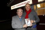 Puttershoek 8 december 2018
Presentatie boek Kees Verkerk. Ard Schenk en zijn vrouw krijgen allebei het eerste boek overhandigd.