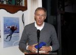 Puttershoek 8 december 2018
Presentatie boek Kees Verkerk. Ard Schenk en zijn vrouw krijgen allebei het eerste boek overhandigd.