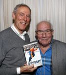Puttershoek 8 december 2018
Presentatie boek Kees Verkerk. Ard Schenk en zijn vrouw krijgen allebei het eerste boek overhandigd.