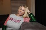 Scheveningen 30 november 2018
Exclusief intervieuw met Barbie (samantha de Jong) nadat ze terug gekomen is uit de afkickkliniek in Schotland. Karin Riethoven intervieuwt haar voor Story.