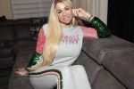 Scheveningen 30 november 2018
Exclusief intervieuw met Barbie (samantha de Jong) nadat ze terug gekomen is uit de afkickkliniek in Schotland. Karin Riethoven intervieuwt haar voor Story.