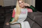 Scheveningen 30 november 2018
Exclusief intervieuw met Barbie (samantha de Jong) nadat ze terug gekomen is uit de afkickkliniek in Schotland. Karin Riethoven intervieuwt haar voor Story.