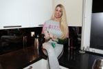 Scheveningen 30 november 2018
Exclusief intervieuw met Barbie (samantha de Jong) nadat ze terug gekomen is uit de afkickkliniek in Schotland. Karin Riethoven intervieuwt haar voor Story.