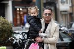 Amsterdam, 16 November 2018 
Djarno Hofland met zijn dochtertje op de PC Hooftstraat