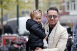 Amsterdam, 16 November 2018 
Djarno Hofland met zijn dochtertje op de PC Hooftstraat