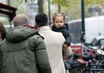 Amsterdam, 16 November 2018 
Djarno Hofland met zijn dochtertje op de PC Hooftstraat