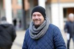 Den Bosch 30 november 2018
Rechtszaak tussen Johan Vlemmix en Patricia Paay. Johan kwam met een look a like pop ( in rolstoel) van zichzelf en Patricia kwam met haar man Robbert Hinfelaar naar de rechtbank in Den Bosch. Eendevanger was ook aanwezig