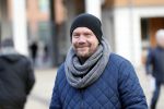 Den Bosch 30 november 2018
Rechtszaak tussen Johan Vlemmix en Patricia Paay. Johan kwam met een look a like pop ( in rolstoel) van zichzelf en Patricia kwam met haar man Robbert Hinfelaar naar de rechtbank in Den Bosch. Eendevanger was ook aanwezig