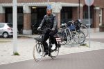 Amsterdam, 16 November 2018 
Djarno Hofland met zijn dochtertje op de PC HooftstraatFrank Rijkaard op zijn E-bike op de PC Hooftstraat