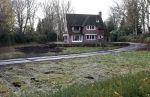 Tilburg 1 december 2018
Guus Meeuwis heeft een nieuw huis gekocht in Tilburg . Het huis ernaast staat ook leeg en het werkverkeer gaat via die oprit naar het huis van Guus. Huis moet volledig opgeknapt worden.