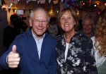 Puttershoek 8 december 2018
Presentatie boek Kees Verkerk. Ard Schenk en zijn vrouw krijgen allebei het eerste boek overhandigd. Henk Gemser met vrouw.