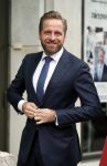 Den Haag 3 december 2018
Minister Hugo de Jonge arriveert bij libelle Nieuwscafe ( in Dudok. Ebru Umar interviewt hem.