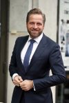 Den Haag 3 december 2018
Minister Hugo de Jonge arriveert bij libelle Nieuwscafe ( in Dudok. Ebru Umar interviewt hem.