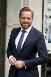 Den Haag 3 december 2018
Minister Hugo de Jonge arriveert bij libelle Nieuwscafe ( in Dudok. Ebru Umar interviewt hem.