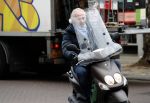 Amsterdam 22 november 2018
Huub Stapel op zijn scooter.