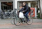 Amsterdam 14 november 2018
Johan Neijenhuis met kinde(eren) op de fiets