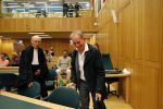 Den Bosch 30 november 2018
Rechtszaak tussen Johan Vlemmix en Patricia Paay. Johan kwam met een look a like pop ( in rolstoel) van zichzelf en Patricia kwam met haar man Robbert Hinfelaar naar de rechtbank in Den Bosch.