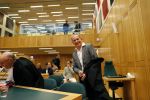 Den Bosch 30 november 2018
Rechtszaak tussen Johan Vlemmix en Patricia Paay. Johan kwam met een look a like pop ( in rolstoel) van zichzelf en Patricia kwam met haar man Robbert Hinfelaar naar de rechtbank in Den Bosch.