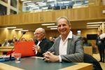 Den Bosch 30 november 2018
Rechtszaak tussen Johan Vlemmix en Patricia Paay. Johan kwam met een look a like pop ( in rolstoel) van zichzelf en Patricia kwam met haar man Robbert Hinfelaar naar de rechtbank in Den Bosch.