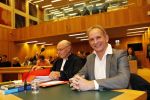 Den Bosch 30 november 2018
Rechtszaak tussen Johan Vlemmix en Patricia Paay. Johan kwam met een look a like pop ( in rolstoel) van zichzelf en Patricia kwam met haar man Robbert Hinfelaar naar de rechtbank in Den Bosch.