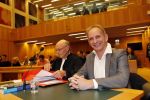 Den Bosch 30 november 2018
Rechtszaak tussen Johan Vlemmix en Patricia Paay. Johan kwam met een look a like pop ( in rolstoel) van zichzelf en Patricia kwam met haar man Robbert Hinfelaar naar de rechtbank in Den Bosch.
