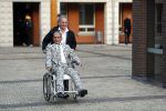 Den Bosch 30 november 2018
Rechtszaak tussen Johan Vlemmix en Patricia Paay. Johan kwam met een look a like pop ( in rolstoel) van zichzelf en Patricia kwam met haar man Robbert Hinfelaar naar de rechtbank in Den Bosch.