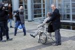 Den Bosch 30 november 2018
Rechtszaak tussen Johan Vlemmix en Patricia Paay. Johan kwam met een look a like pop ( in rolstoel) van zichzelf en Patricia kwam met haar man Robbert Hinfelaar naar de rechtbank in Den Bosch.