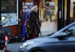 Amsterdam 4 december 2018
Karin Bloemen doet boodschappen op de beethovenstraat.