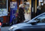 Amsterdam 4 december 2018
Karin Bloemen doet boodschappen op de beethovenstraat.