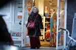 Amsterdam 4 december 2018
Karin Bloemen doet boodschappen op de beethovenstraat.