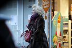 Amsterdam 4 december 2018
Karin Bloemen doet boodschappen op de beethovenstraat.