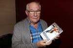 Puttershoek 8 december 2018
Presentatie boek Kees Verkerk. Ard Schenk en zijn vrouw krijgen allebei het eerste boek overhandigd.