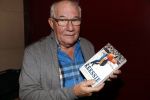 Puttershoek 8 december 2018
Presentatie boek Kees Verkerk. Ard Schenk en zijn vrouw krijgen allebei het eerste boek overhandigd.