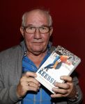 Puttershoek 8 december 2018
Presentatie boek Kees Verkerk. Ard Schenk en zijn vrouw krijgen allebei het eerste boek overhandigd.