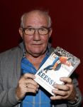 Puttershoek 8 december 2018
Presentatie boek Kees Verkerk. Ard Schenk en zijn vrouw krijgen allebei het eerste boek overhandigd.