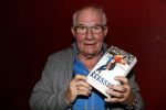 Puttershoek 8 december 2018
Presentatie boek Kees Verkerk. Ard Schenk en zijn vrouw krijgen allebei het eerste boek overhandigd.