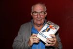 Puttershoek 8 december 2018
Presentatie boek Kees Verkerk. Ard Schenk en zijn vrouw krijgen allebei het eerste boek overhandigd.