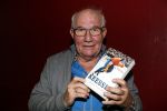 Puttershoek 8 december 2018
Presentatie boek Kees Verkerk. Ard Schenk en zijn vrouw krijgen allebei het eerste boek overhandigd.