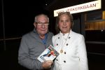Puttershoek 8 december 2018
Presentatie boek Kees Verkerk. Ard Schenk en zijn vrouw krijgen allebei het eerste boek overhandigd.