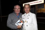 Puttershoek 8 december 2018
Presentatie boek Kees Verkerk. Ard Schenk en zijn vrouw krijgen allebei het eerste boek overhandigd.
