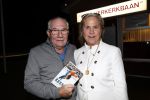 Puttershoek 8 december 2018
Presentatie boek Kees Verkerk. Ard Schenk en zijn vrouw krijgen allebei het eerste boek overhandigd.