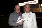 Puttershoek 8 december 2018
Presentatie boek Kees Verkerk. Ard Schenk en zijn vrouw krijgen allebei het eerste boek overhandigd.