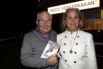 Puttershoek 8 december 2018
Presentatie boek Kees Verkerk. Ard Schenk en zijn vrouw krijgen allebei het eerste boek overhandigd.